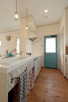 フレンチ工房 【2000万円台/加東市/インナーガレージ】ヴィンテージな風合いをオリジナル塗装で表現の建築実例画像4