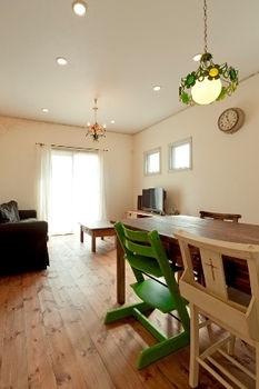 フレンチ工房 【2000万円台/加東市/インナーガレージ】ヴィンテージな風合いをオリジナル塗装で表現の建築実例画像5