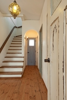 フレンチ工房 【2000万円台/加東市/インナーガレージ】ヴィンテージな風合いをオリジナル塗装で表現の建築実例画像6