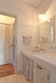 フレンチ工房 【2000万円台/加東市/インナーガレージ】ヴィンテージな風合いをオリジナル塗装で表現の建築実例画像7