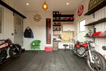 フレンチ工房 【2000万円台/加東市/インナーガレージ】ヴィンテージな風合いをオリジナル塗装で表現の建築実例画像9