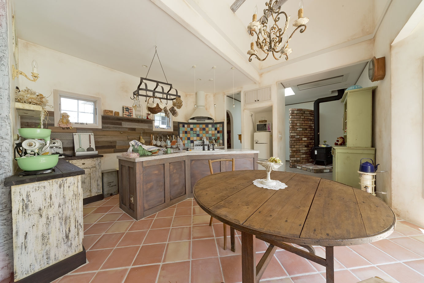 フレンチ工房 【4000万円台/ガレージ/中庭】心躍る路地裏や離れのある住まい。暮らしを潤すアイデアを随所に詰め込んでの建築実例画像3