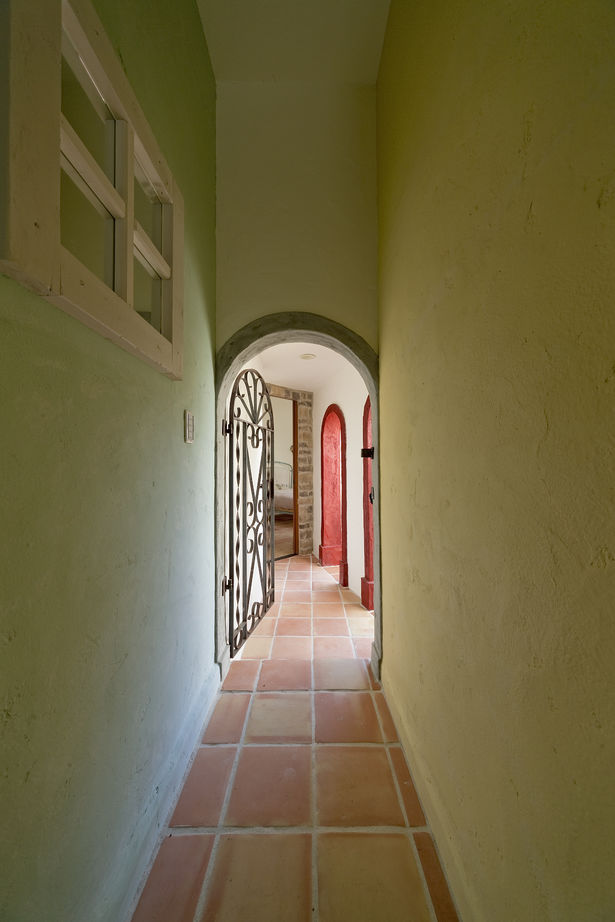 フレンチ工房 【4000万円台/ガレージ/中庭】心躍る路地裏や離れのある住まい。暮らしを潤すアイデアを随所に詰め込んでの建築実例画像5