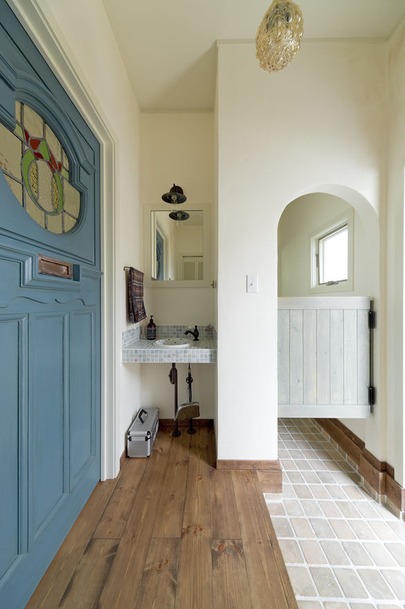 フレンチ工房 【2000万円台/間取り有】玄関は2つ。35坪でワーク&ホビーを楽しめる、おしゃれなデザイン住宅の建築実例画像3