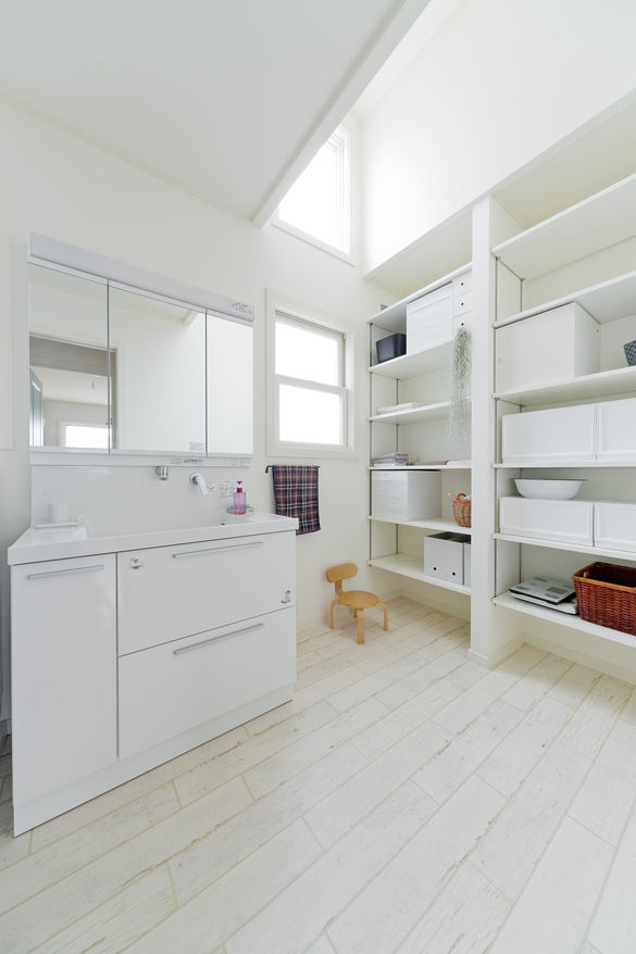 フレンチ工房 【2000万円台/間取り有】玄関は2つ。35坪でワーク&ホビーを楽しめる、おしゃれなデザイン住宅の建築実例画像9