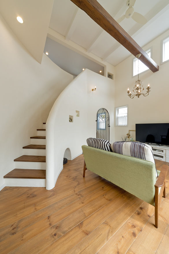 フレンチ工房 【2000万円台/間取り有/33坪】コンセプトはパリのショップ併用住宅。平屋と3階建てを連ねたブルーの家の建築実例画像5