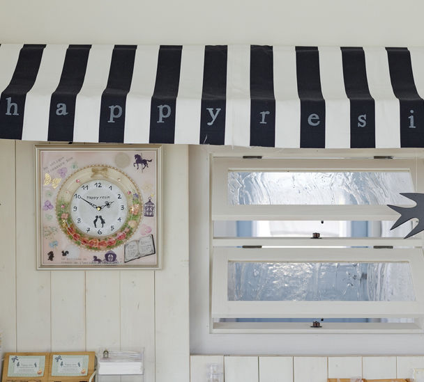 フレンチ工房 【2000万円台/加東市】シャビーシックな建具、半円窓、随所の自然素材も見どころ！アンティーク外観の家の建築実例画像4