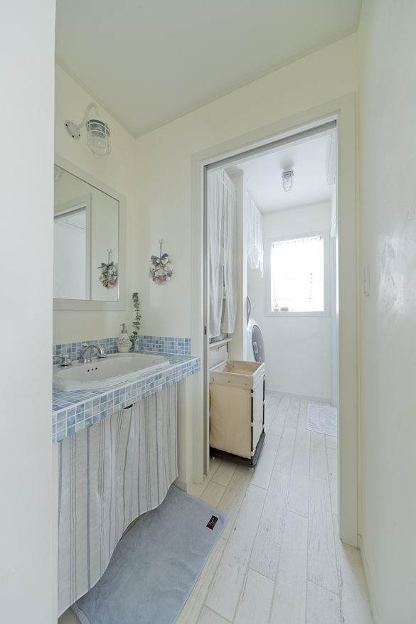 フレンチ工房 【2000万円台/加東市】シャビーシックな建具、半円窓、随所の自然素材も見どころ！アンティーク外観の家の建築実例画像9