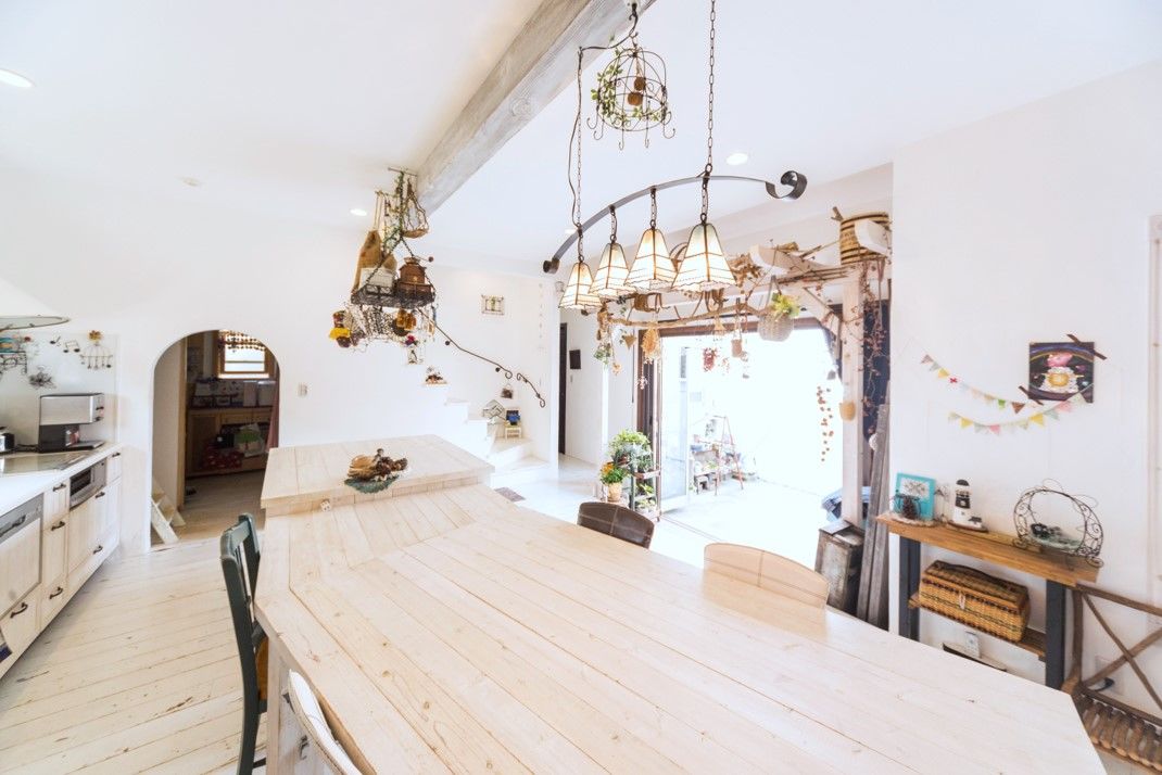 フレンチ工房 【3000万円台/姫路市/間取り有】中庭・ビルトインガレージ！遊ぶ心のある、フレンチアンティークなお住まいの建築実例画像2