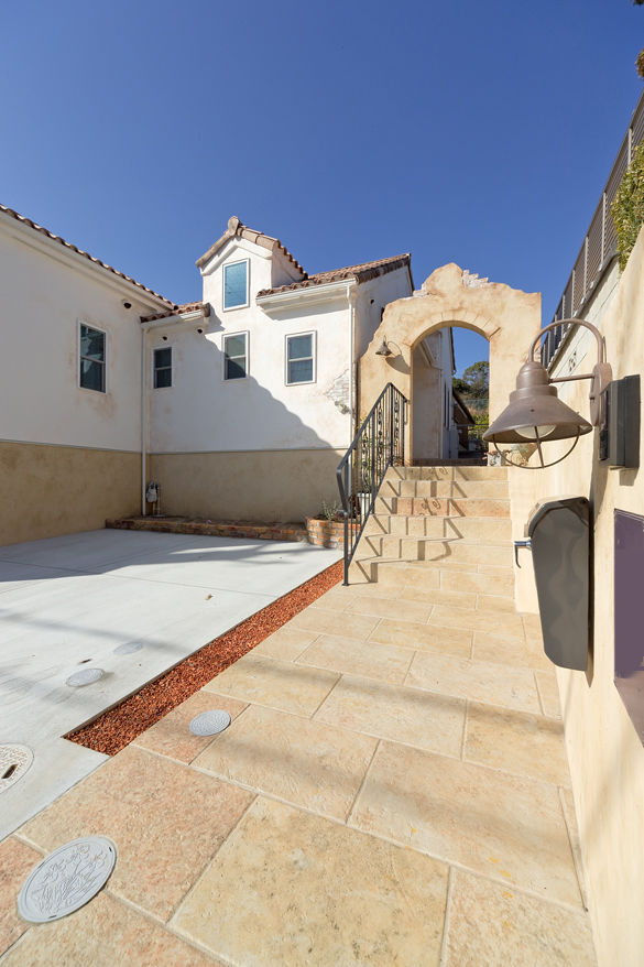 フレンチ工房 【2000万円台後半/宝塚市】太陽の光と青空、緑が映える　少しずつ味を深めるフレンチの平屋の建築実例画像2