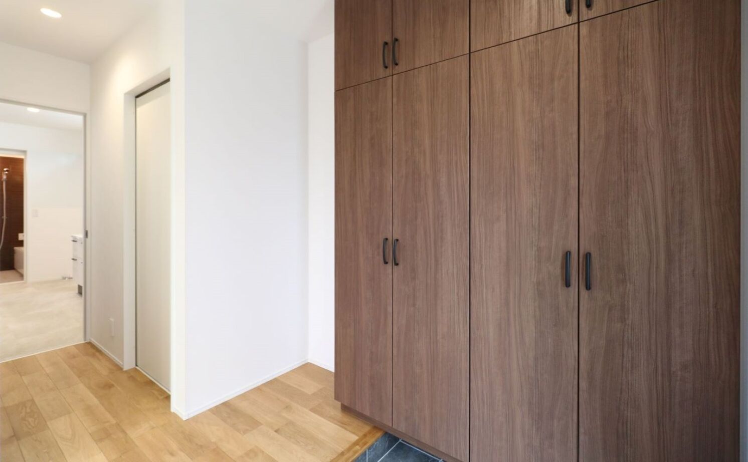 ヤマカ木材 【2000万円台/自然素材】アイランドキッチンで家事ラク。ちょっとした和の空間に、20帖の広々リビング。の建築実例画像2