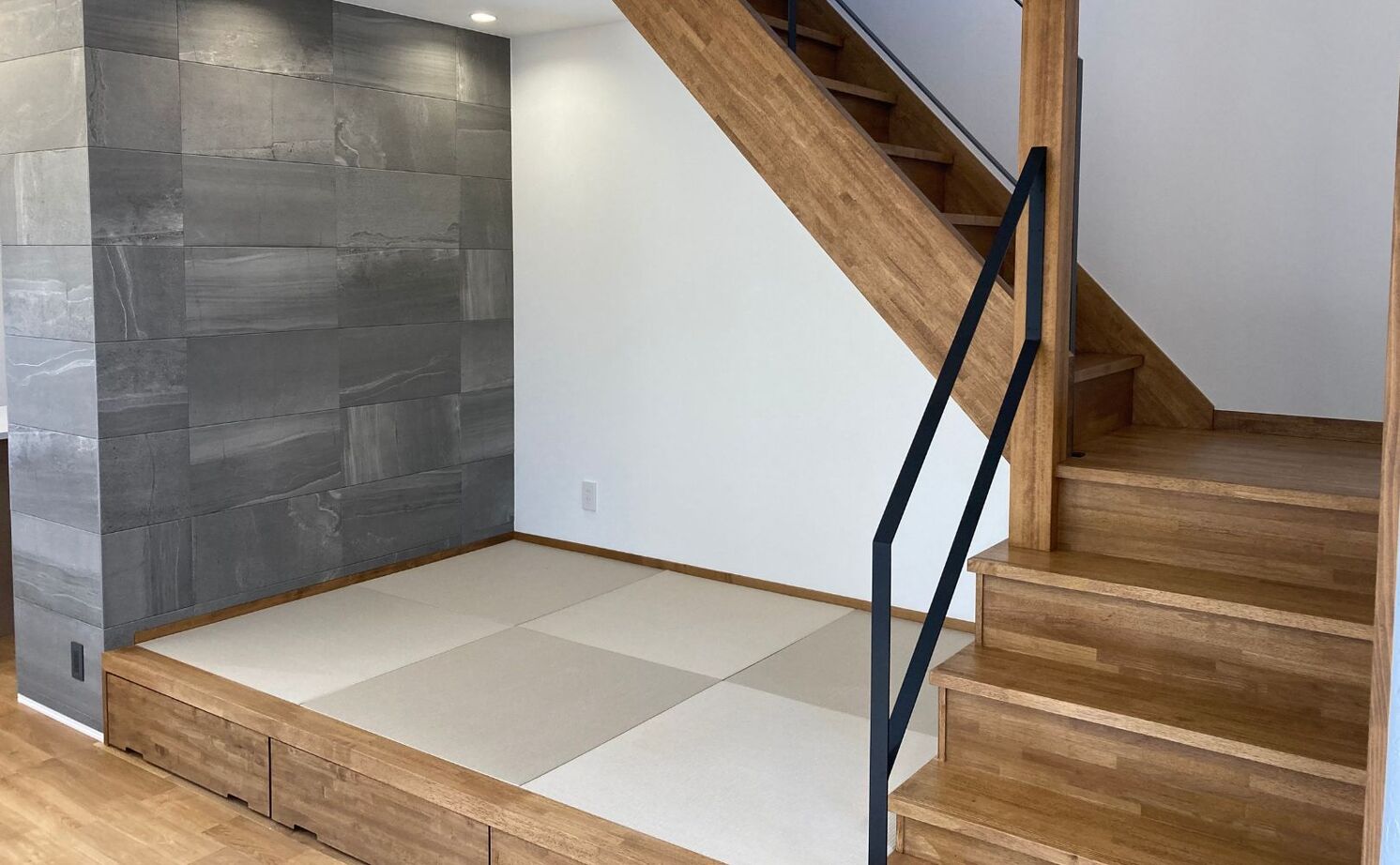 ヤマカ木材 【2000万円台/自然素材】アイランドキッチンで家事ラク。ちょっとした和の空間に、20帖の広々リビング。の建築実例画像3