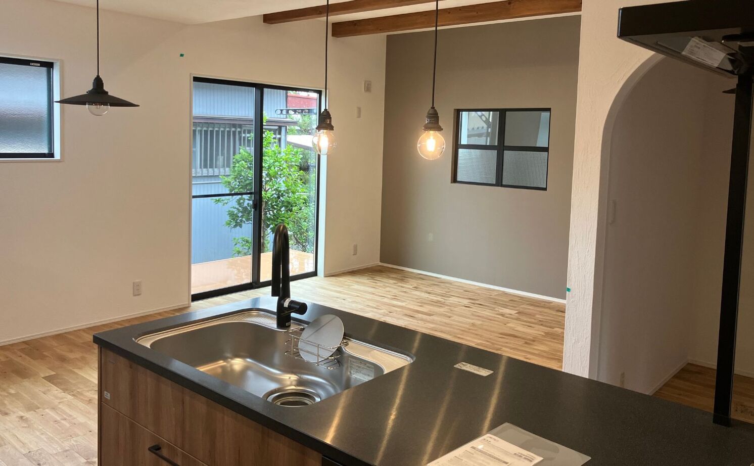 ヤマカ木材 【平屋/2000万円台/岐阜県/無垢材】木目感にこだわり無垢材で引き締まった空間に仕上げた平屋の建築実例画像4