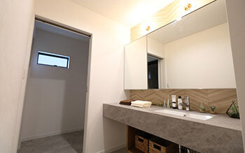 ヤマカ木材 【2000万円台・約39坪・2階建て・間取り図有り】和モダン×鉄骨階段/ホテルライクなモルタル風の造作洗面台の建築実例画像6