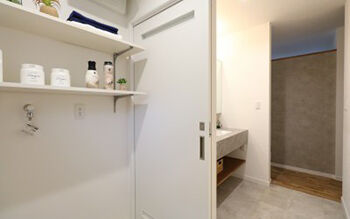 ヤマカ木材 【2000万円台・約39坪・2階建て・間取り図有り】和モダン×鉄骨階段/ホテルライクなモルタル風の造作洗面台の建築実例画像7