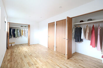 ヤマカ木材 【2000万円台・約39坪・2階建て・間取り図有り】和モダン×鉄骨階段/ホテルライクなモルタル風の造作洗面台の建築実例画像8