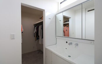 ヤマカ木材 【2000万円台・約33坪・平屋・間取り図有り】勾配天井の開放感×バーコーナーのあるキッチン/在宅ワークの建築実例画像7