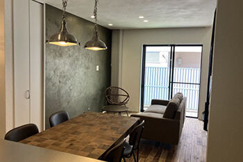 ヤマカ木材 【2000万円台・約25坪・2階建て・間取り図有り】狭小地×高級感/インテリアと設備にこだわった住まいの建築実例画像3