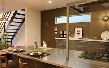 ヤマカ木材 【2000万円台・約25坪・2階建て・間取り図有り】狭小地×高級感/インテリアと設備にこだわった住まいの建築実例画像5