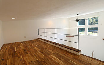 ヤマカ木材 【2000万円台・約34坪・平屋・間取り図有り】ロフトのある勾配天井LDK×車椅子に対応した幅の広い廊下の建築実例画像8