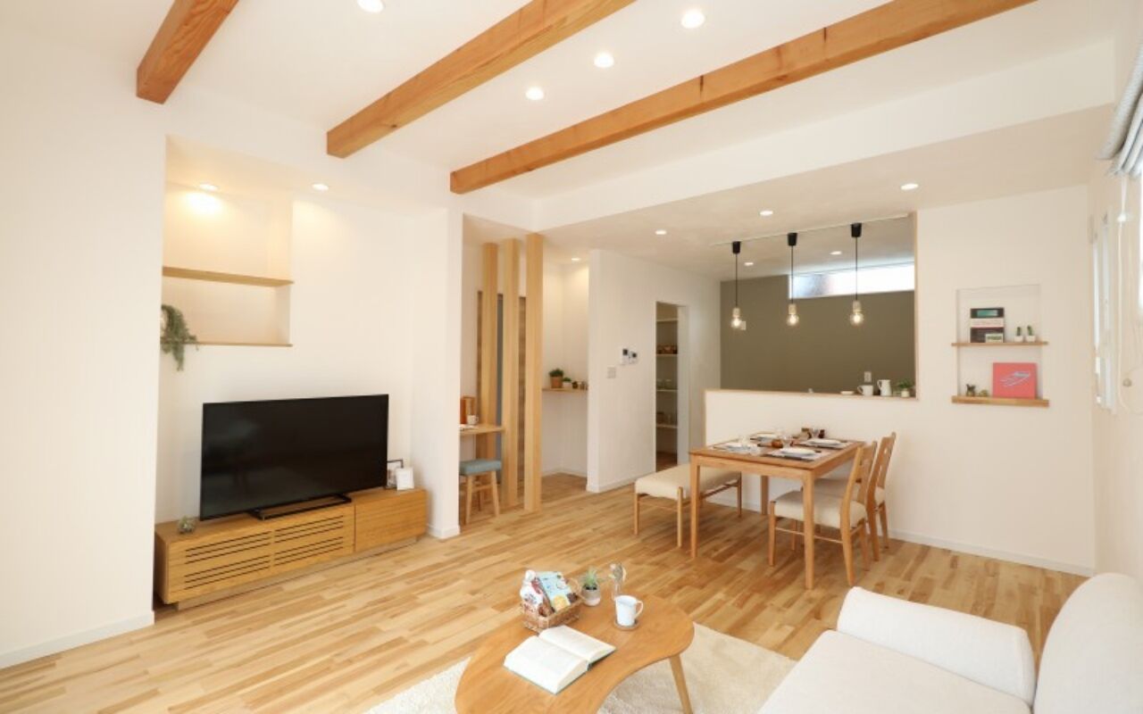 ヤマカ木材 【2000～2499万円/30.6坪/間取り図有】造作家具でコーディネートした、家事ラク＆体に優しい自然素材の家の建築実例画像