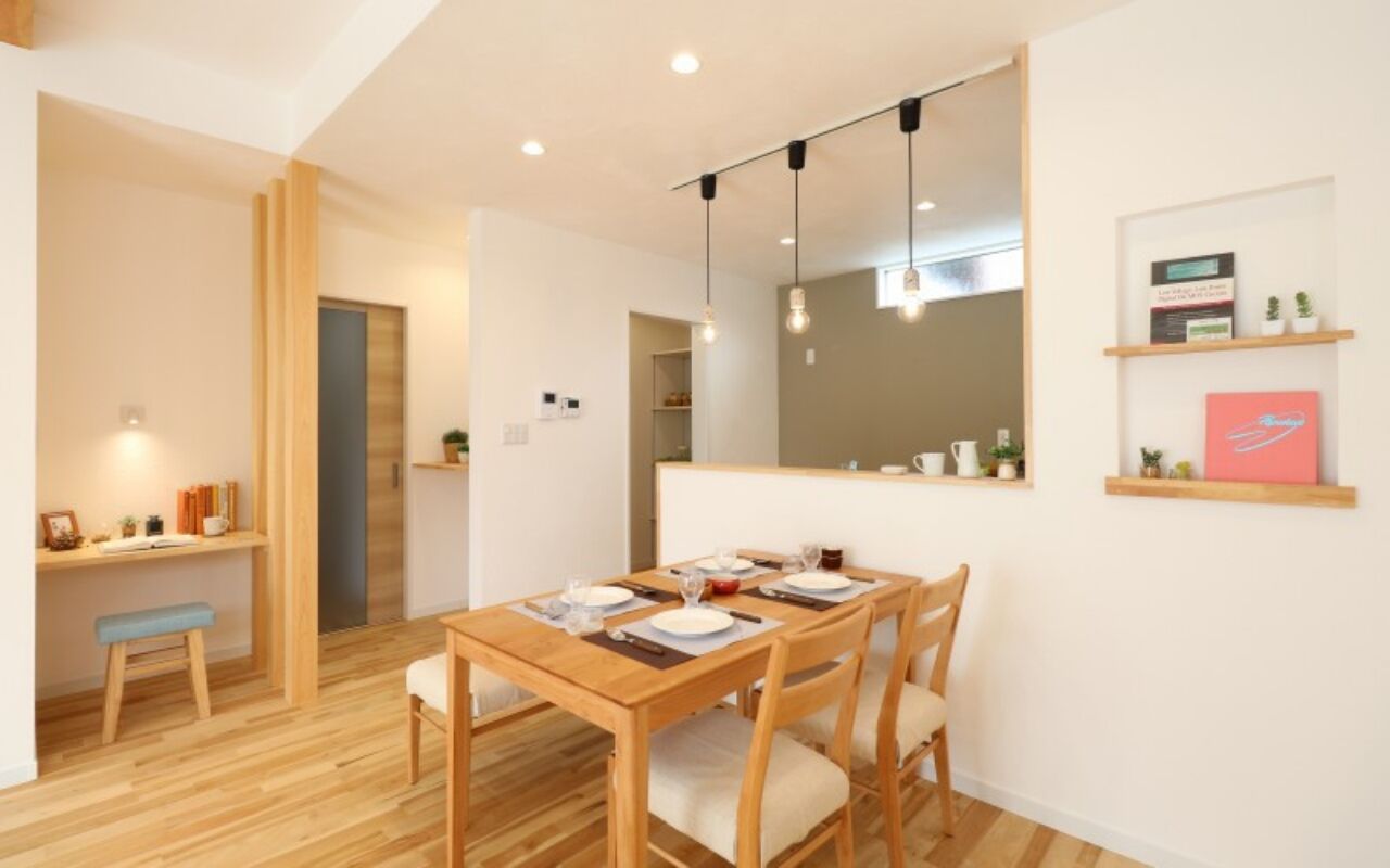 ヤマカ木材 【2000～2499万円/30.6坪/間取り図有】造作家具でコーディネートした、家事ラク＆体に優しい自然素材の家の建築実例画像3