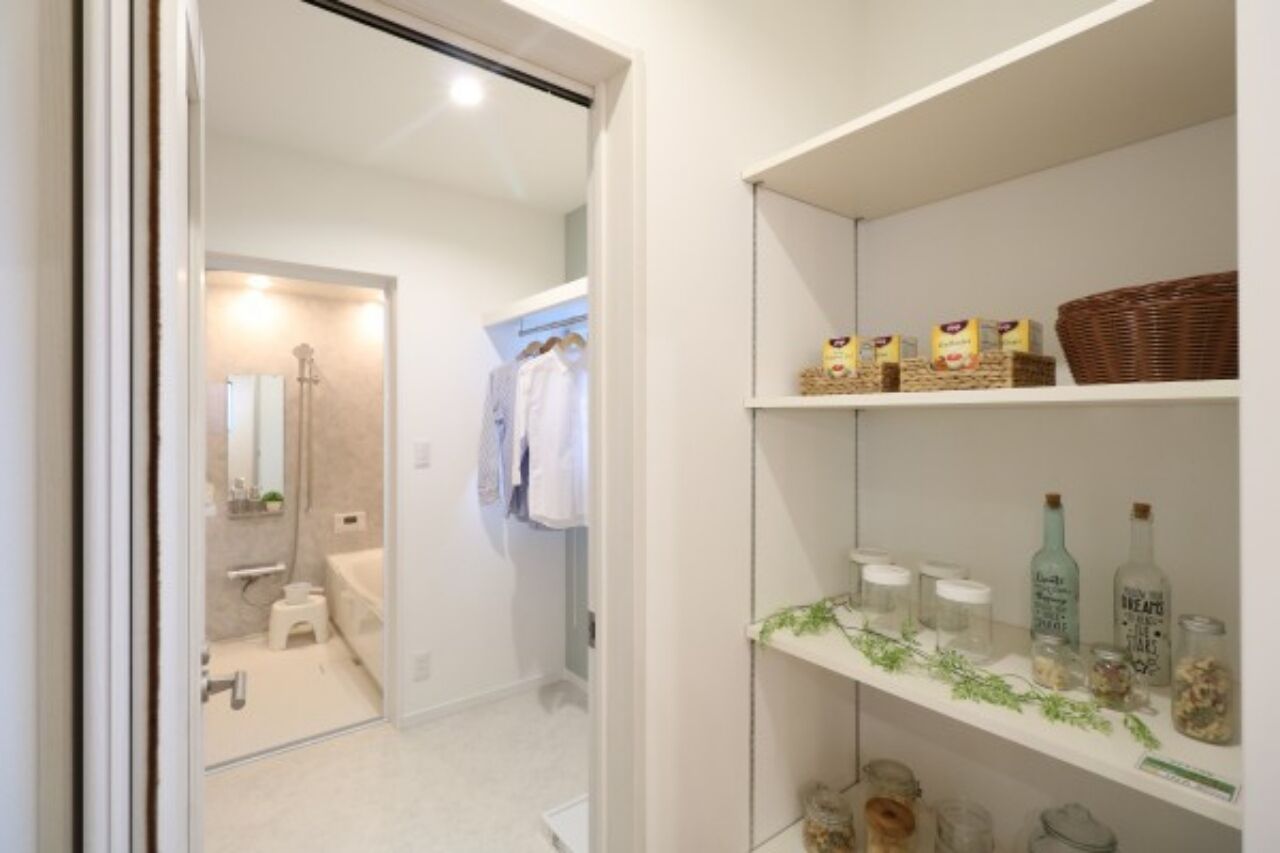 ヤマカ木材 【2000～2499万円/30.6坪/間取り図有】造作家具でコーディネートした、家事ラク＆体に優しい自然素材の家の建築実例画像8