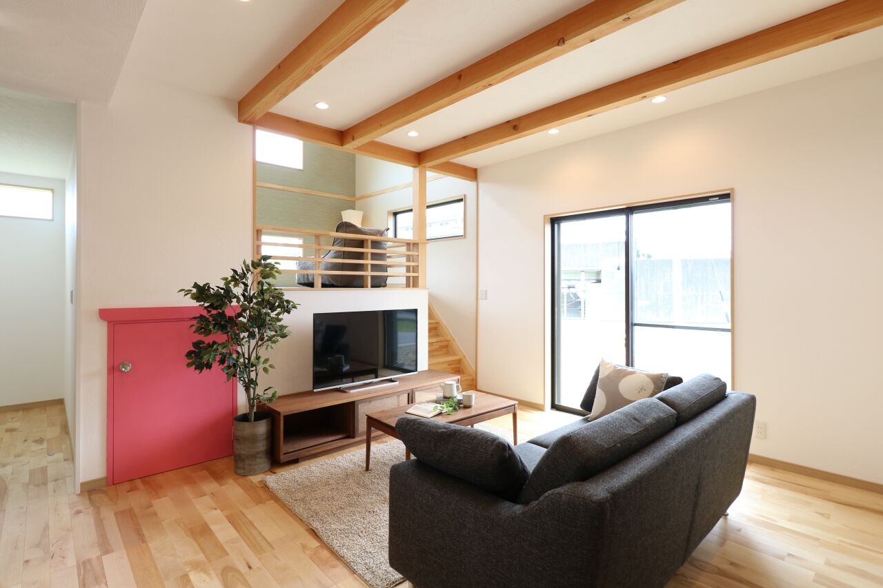 ヤマカ木材 【2000～2499万円/30.2坪/間取り図有】スキップフロアや半地下など遊び心を盛り込んだ和モダンの住まいの建築実例画像2