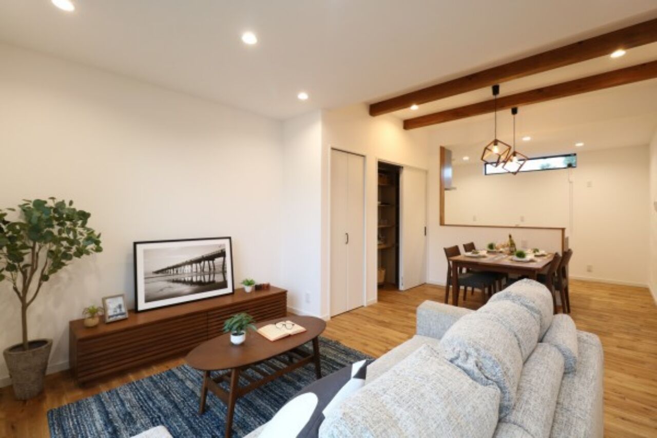 ヤマカ木材 【2000～2499万円/32.1坪/間取り図有】スキップフロアが広がりのある空間を演出するスタイリッシュな住まいの建築実例画像6