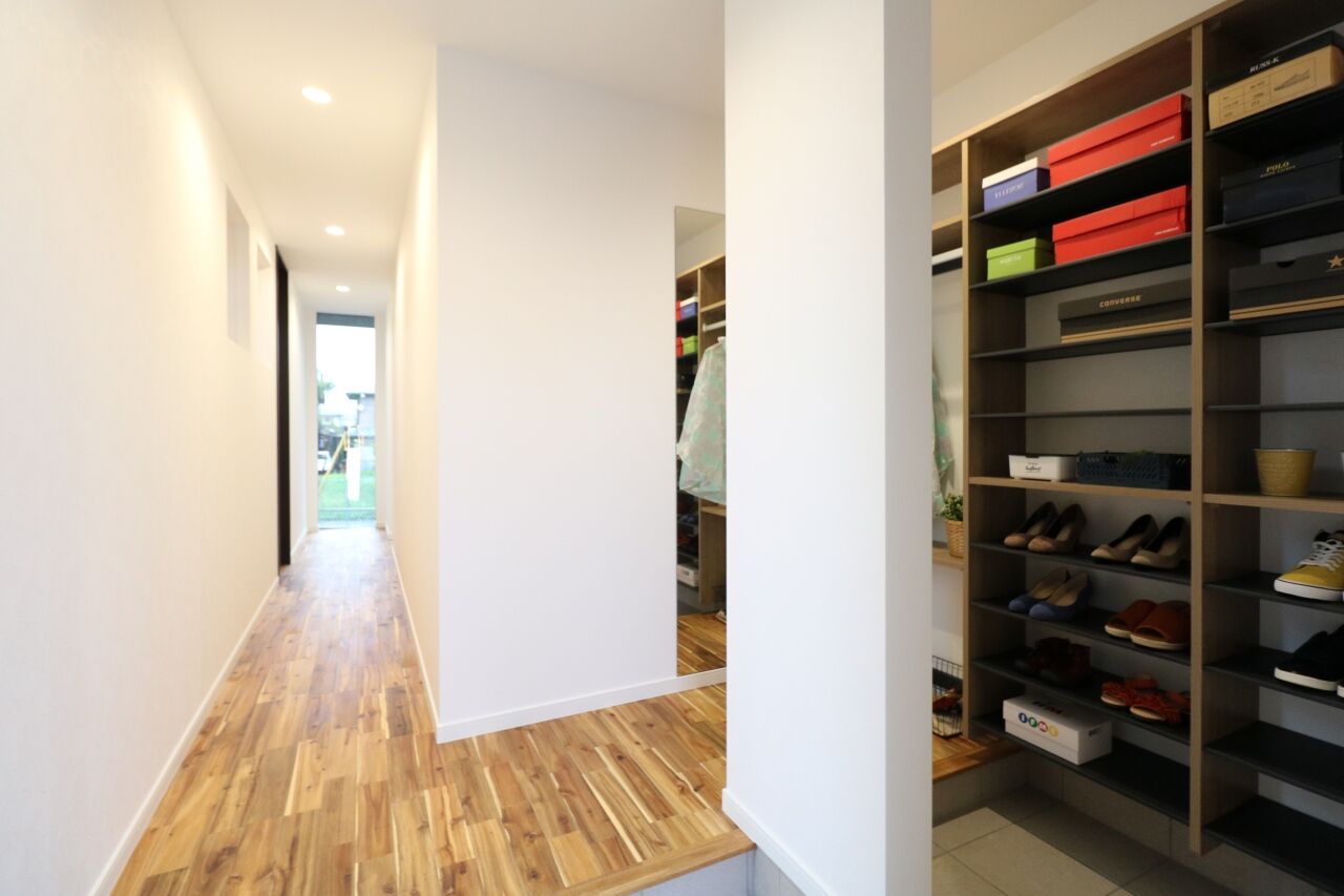 ヤマカ木材 【2000～2499万円/32.1坪/間取り図有】スキップフロアが広がりのある空間を演出するスタイリッシュな住まいの建築実例画像9