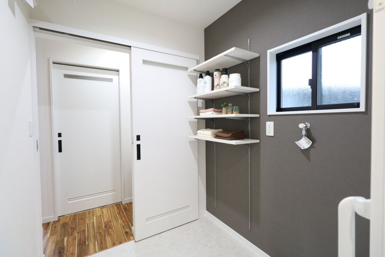 ヤマカ木材 【2000～2499万円/32.1坪/間取り図有】スキップフロアが広がりのある空間を演出するスタイリッシュな住まいの建築実例画像10