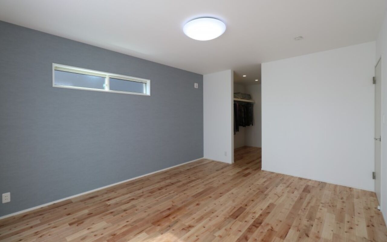 ヤマカ木材 【2000～2499万円/32坪/間取り図有】板張りのキッチン天井がぬくもりを演出。自然素材をふんだんに使った家の建築実例画像9