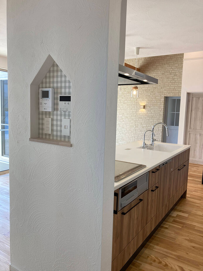 ヤマカ木材 【2000～2499万円/28坪/間取り図有】スキップフロア、勾配天井など広々空間！無垢材を使用した平屋の住まいの建築実例画像6