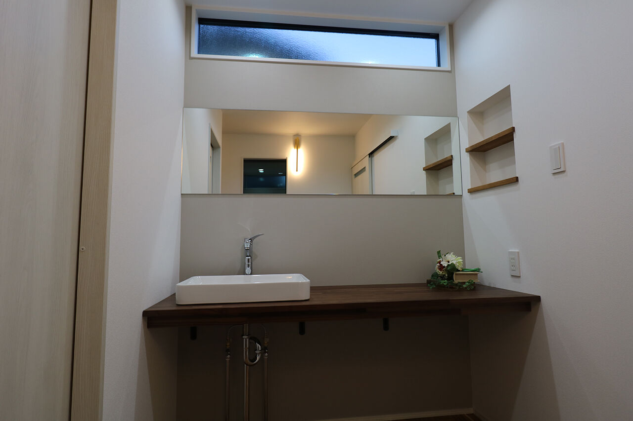 ヤマカ木材 【3500～3999万円/48.2坪/間取り図有】インナーガレージには趣味の車とバイク！楽しさと機能性がつまった家の建築実例画像8