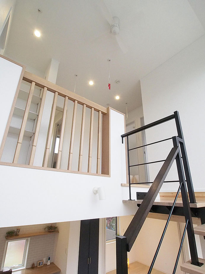 アオバクラフト 【1400万円台／間取図有】吹抜けとオープン階段で開放的！デザイン・高性能・ローコストのすべてが叶った家の建築実例画像8