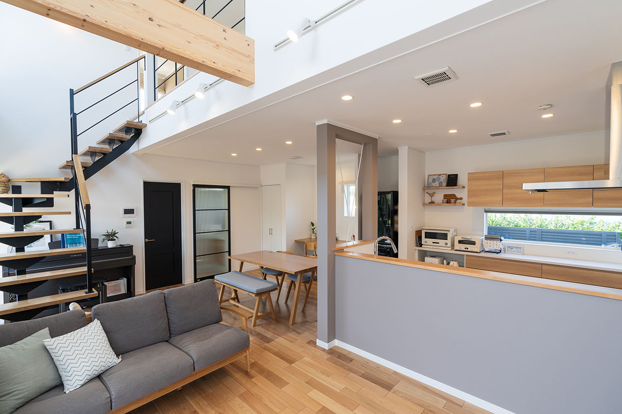 アオバクラフト 【本体価格1490万円】家族のつながりを大切にした、明るく開放的な吹き抜けのある住まいの建築実例画像2