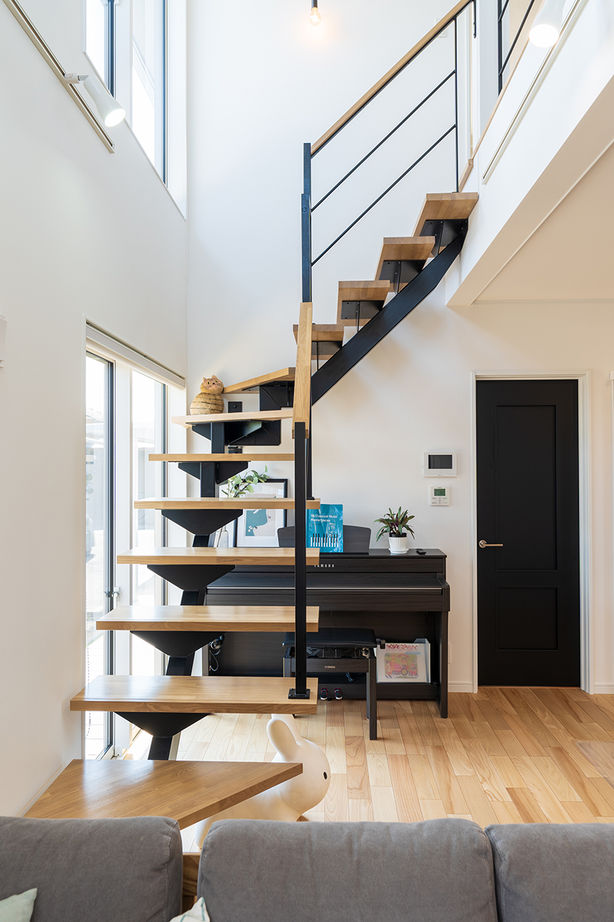 アオバクラフト 【本体価格1490万円】家族のつながりを大切にした、明るく開放的な吹き抜けのある住まいの建築実例画像3