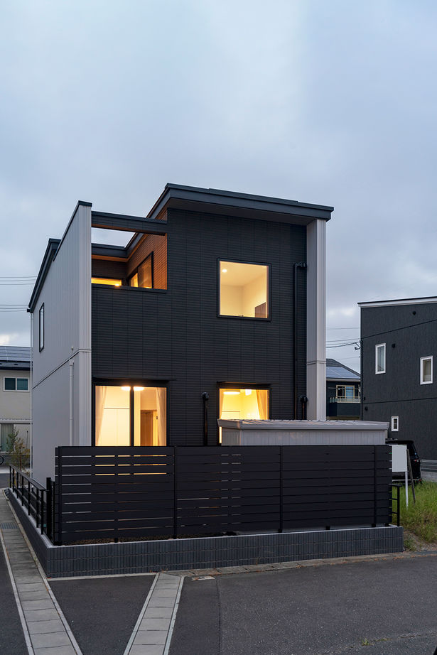 アオバクラフト 【1000万円台／間取図有／2LDK+書斎】2階リビング＋ルーフバルコニーで開放的に暮らすおしゃれな家の建築実例画像2