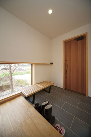 「き」なりの家 土間続きの明るいリビング　薪ストーブで暖まる平屋の家の建築実例画像3