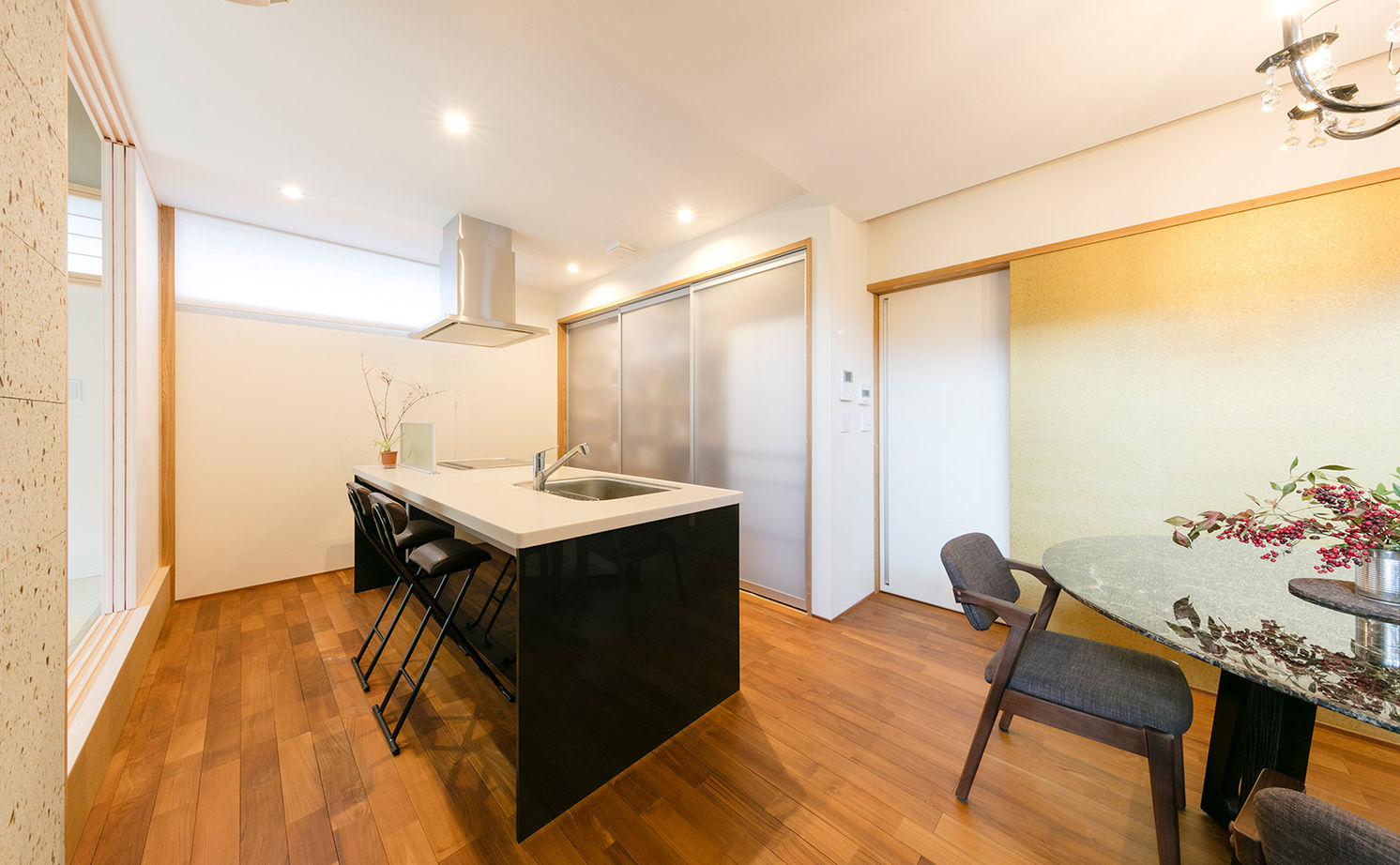 「き」なりの家 起伏に富んだ自然豊かな土地の魅力を活かしたスキップフロアの住まいの建築実例画像5