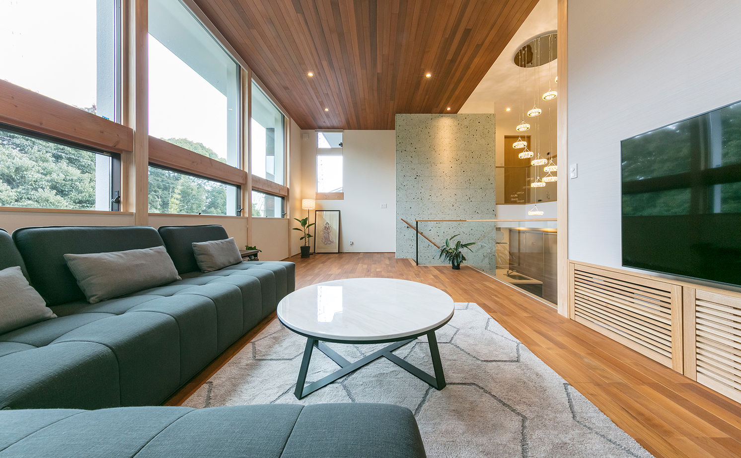 「き」なりの家 起伏に富んだ自然豊かな土地の魅力を活かしたスキップフロアの住まいの建築実例画像7