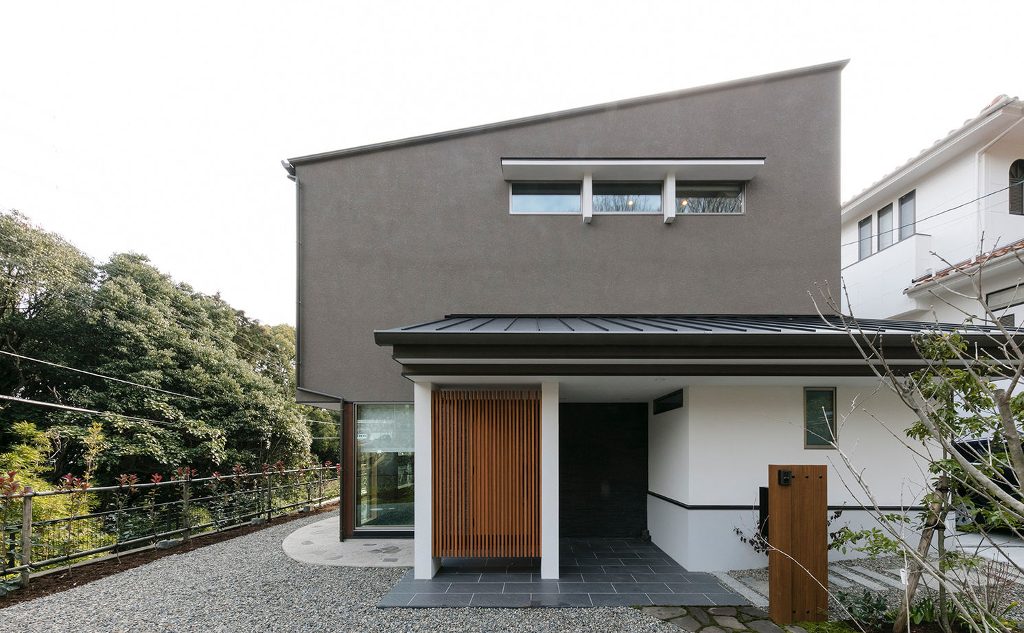 「き」なりの家 起伏に富んだ自然豊かな土地の魅力を活かしたスキップフロアの住まいの建築実例画像9