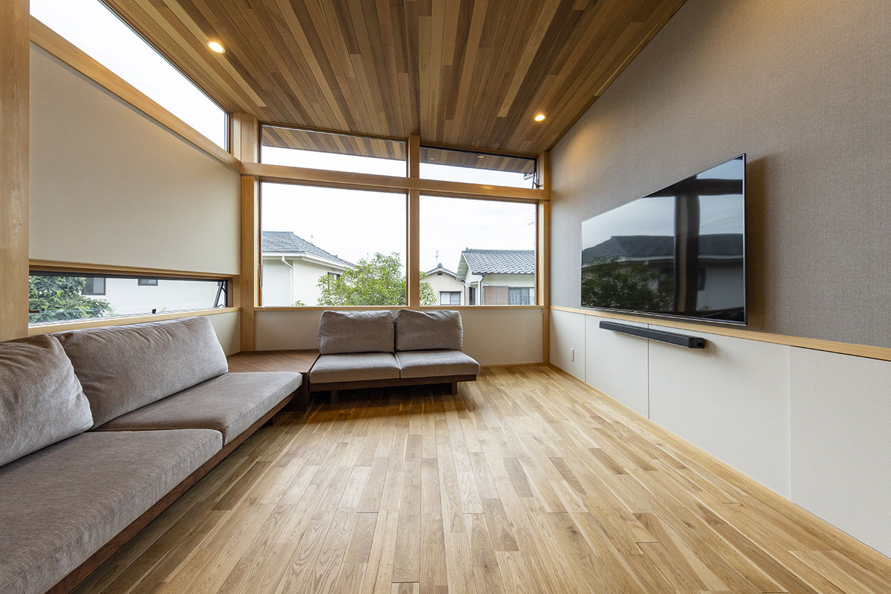 「き」なりの家 2つのリビングから空と山が広がるスキップフロアの暮らしの建築実例画像3