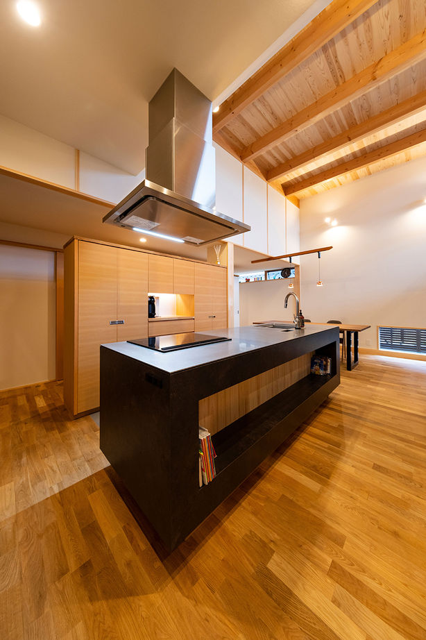「き」なりの家 2つのリビングから空と山が広がるスキップフロアの暮らしの建築実例画像4