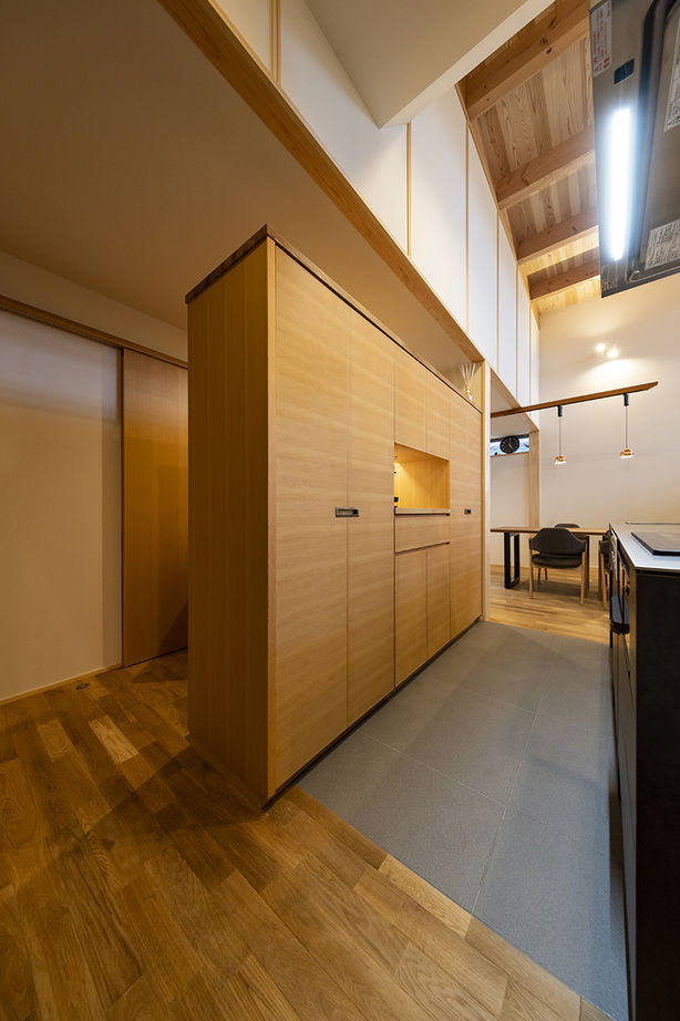 「き」なりの家 2つのリビングから空と山が広がるスキップフロアの暮らしの建築実例画像7