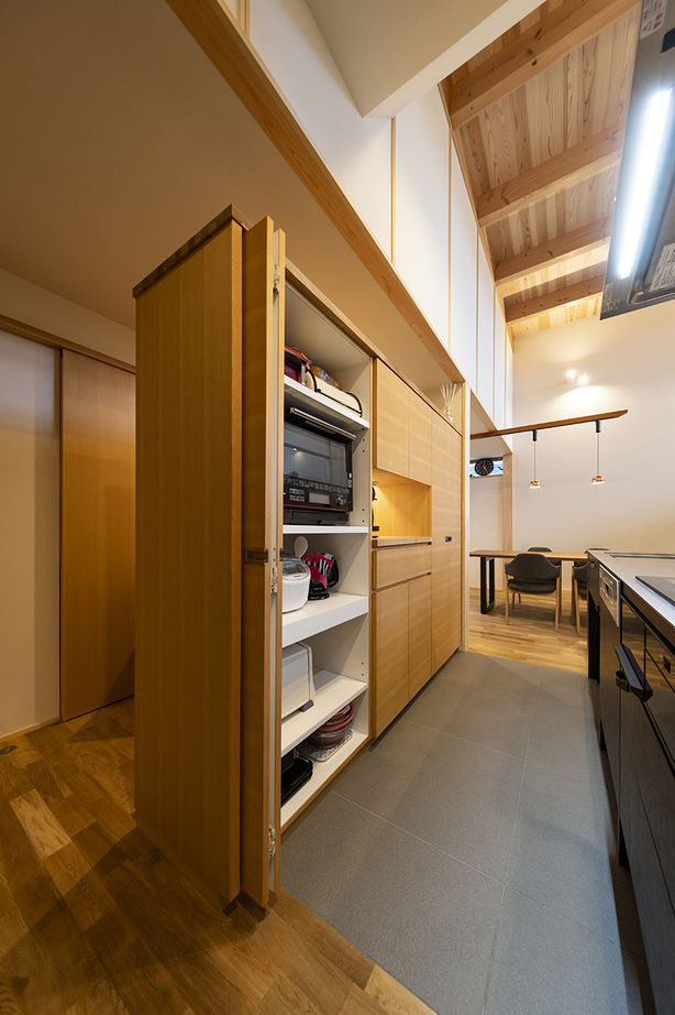 「き」なりの家 2つのリビングから空と山が広がるスキップフロアの暮らしの建築実例画像8