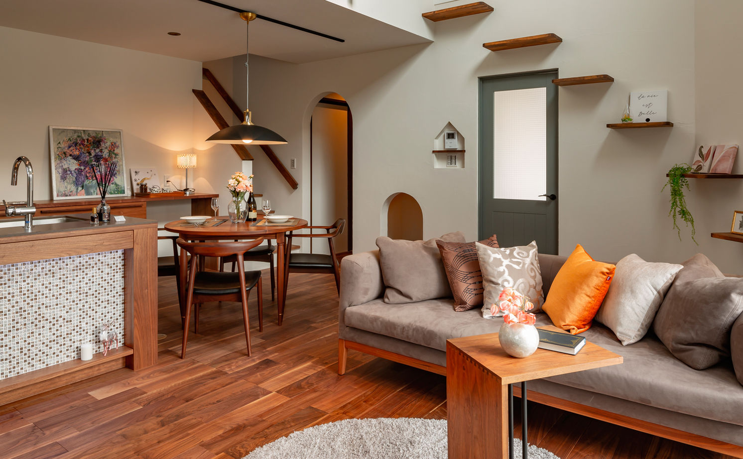 シャルドネホーム 【3000万円台/2階建て/3LDK/30坪台/間取り図】キャットウォークのある無垢材×タイルの大人かわいい家の建築実例画像2