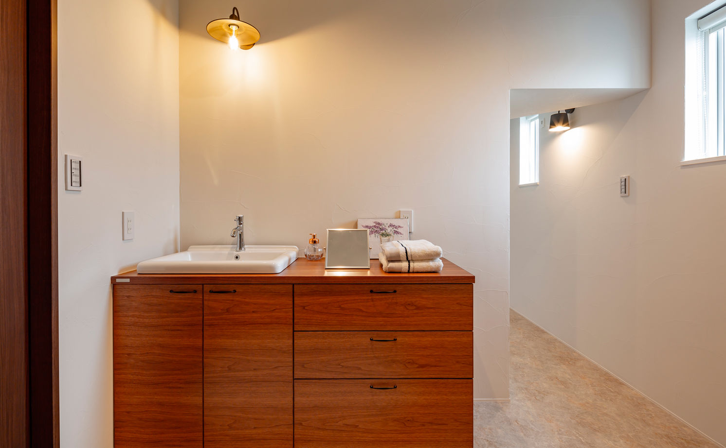 シャルドネホーム 【3000万円台/2階建て/3LDK/30坪台/間取り図】キャットウォークのある無垢材×タイルの大人かわいい家の建築実例画像8