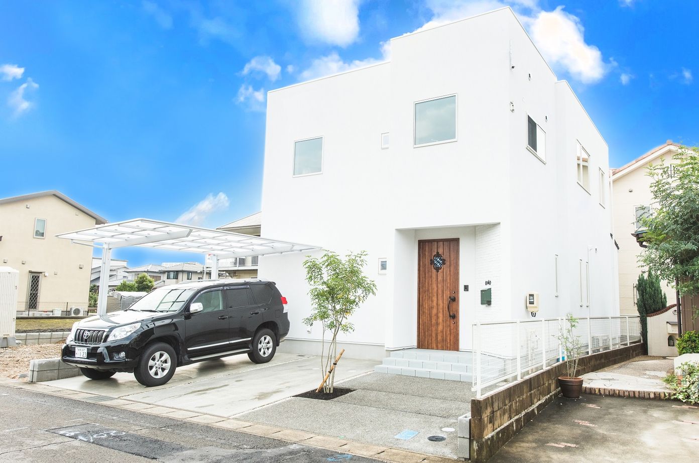 シャルドネホーム 【2階建て/吹抜け/中庭/テラス/間取り/30坪台】どこでも家族の声が聞こえる空間とプライベートを楽しむ家の建築実例画像1