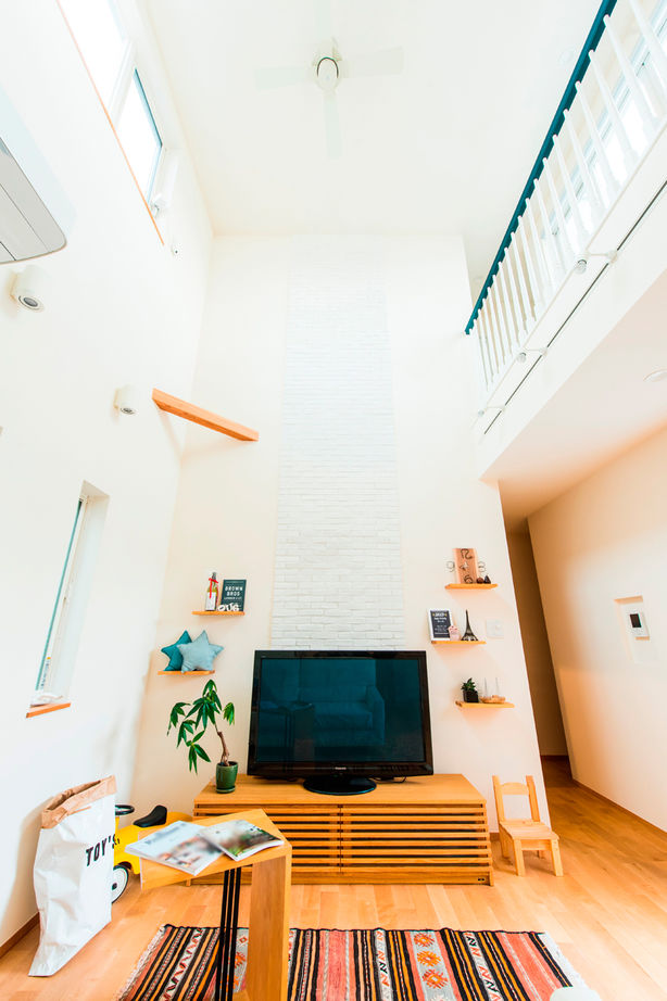 シャルドネホーム 【2階建て/吹抜け/中庭/テラス/間取り/30坪台】どこでも家族の声が聞こえる空間とプライベートを楽しむ家の建築実例画像4